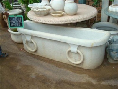 Vasca in marmo da parete abbeveratoio